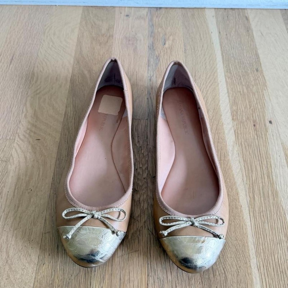 Banana Republic leather gold & tan ballet flats with bow detail